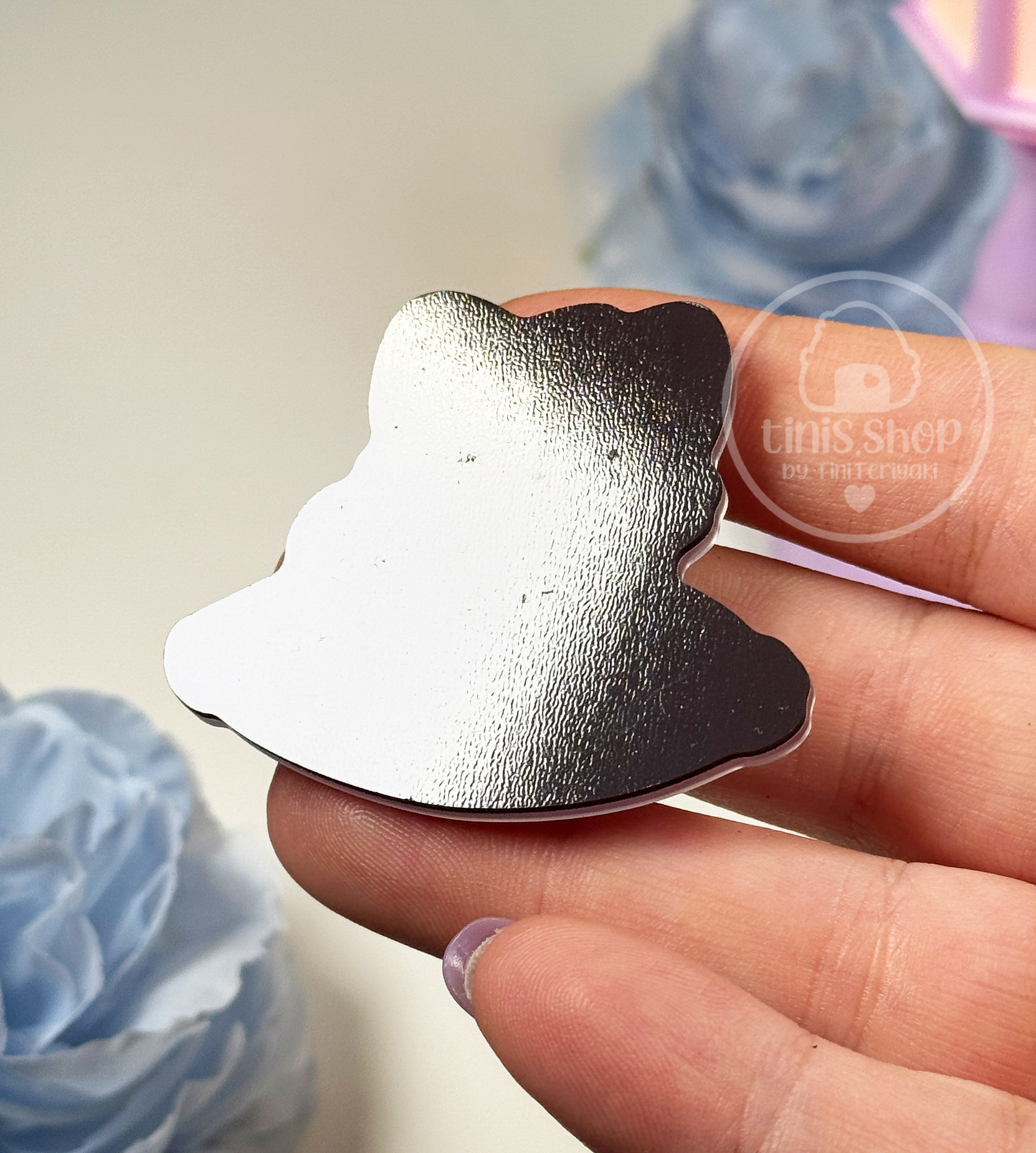 Katze auf Kissen - Magnet
