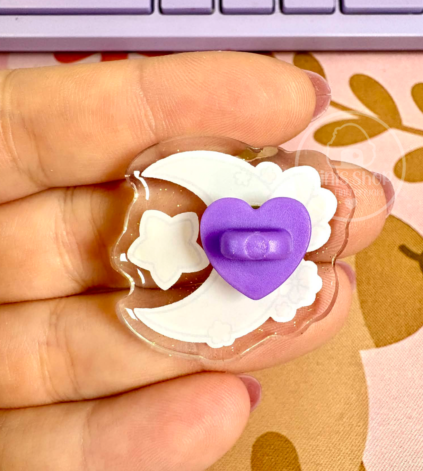 Flügelmond - Acrylic Pin