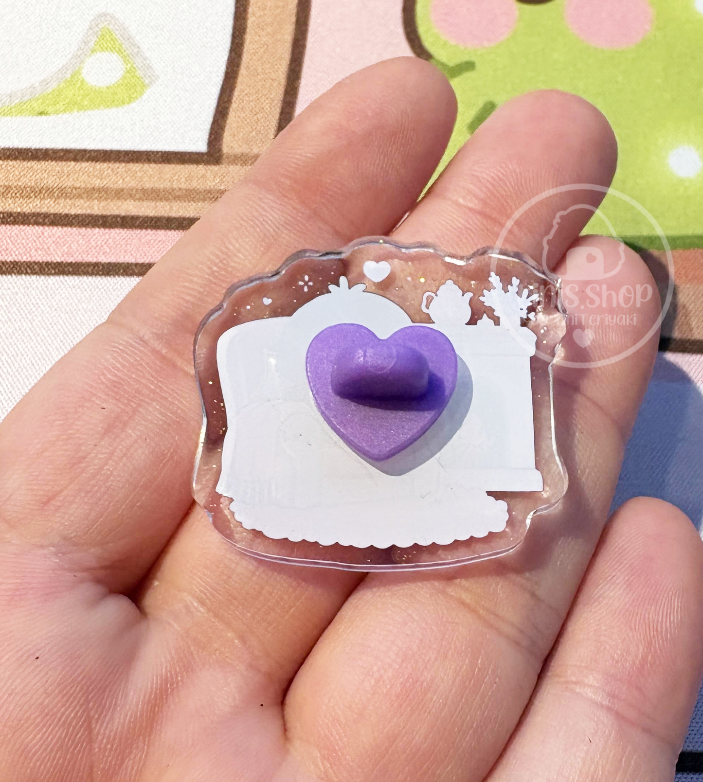 Rabe Rudi im Sessel - Acrylic Pin