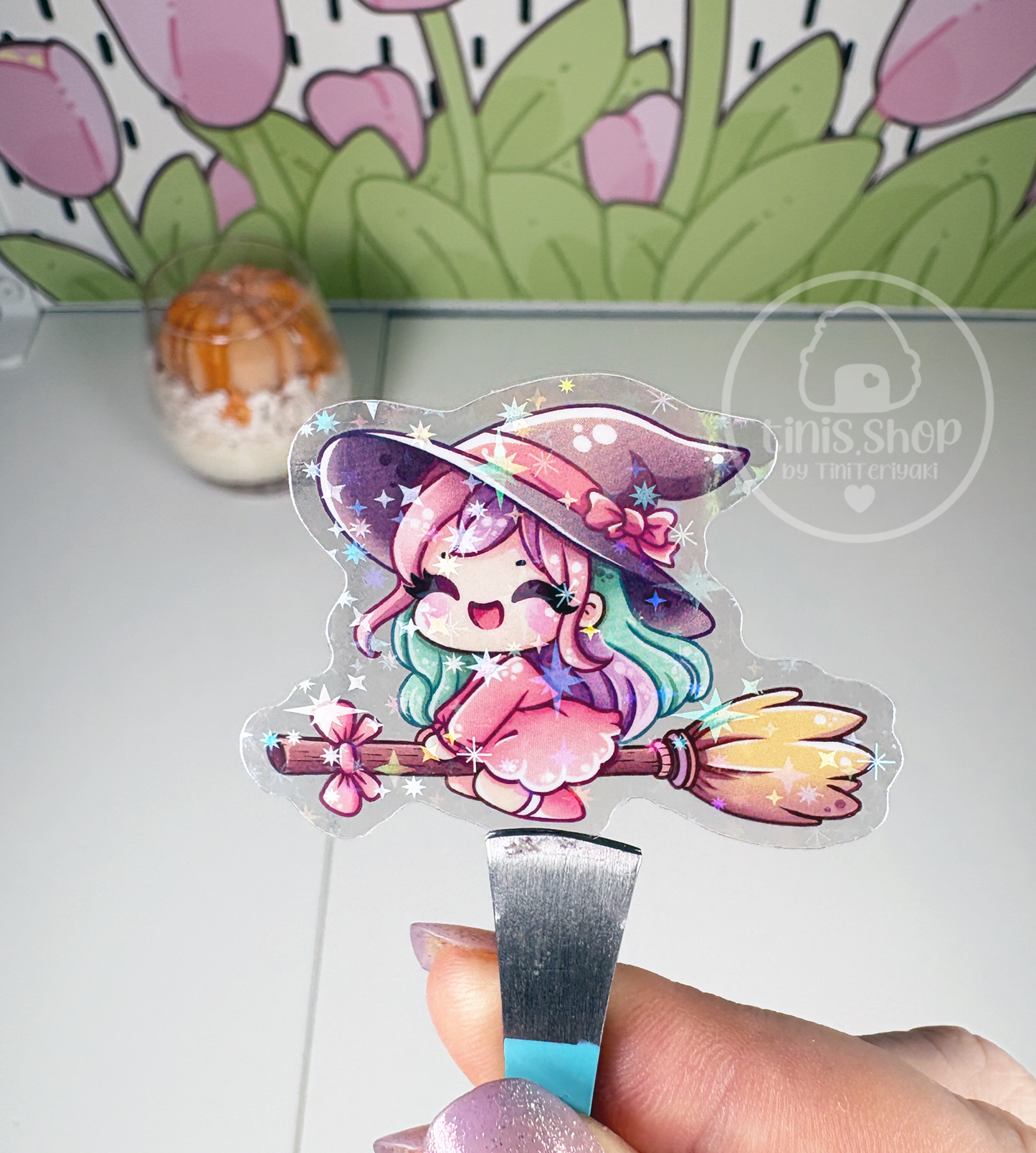 Hexe auf Besen - transparenter Sticker mit Holo-Effekt