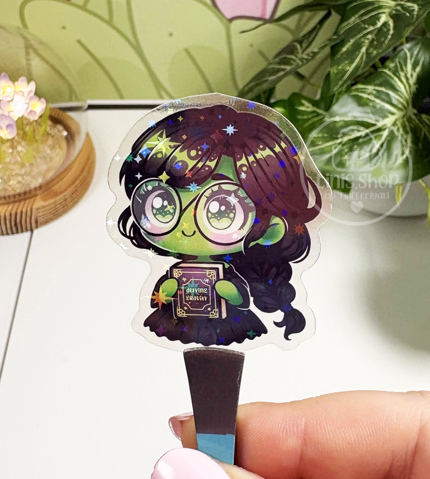 Grüne Hexe - transparenter Sticker mit Holo-Effekt
