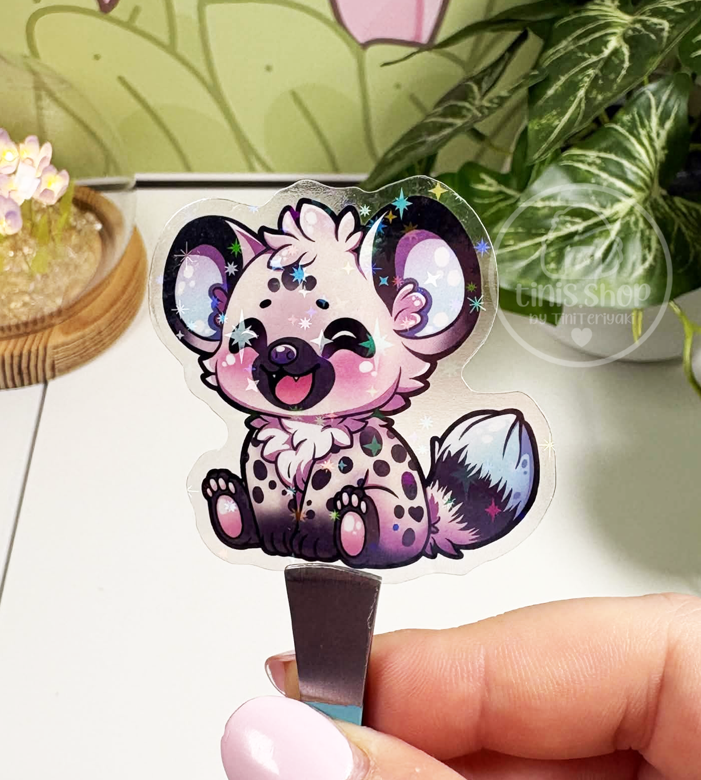 Tüpfelhyäne - transparenter Sticker mit Holo-Effekt