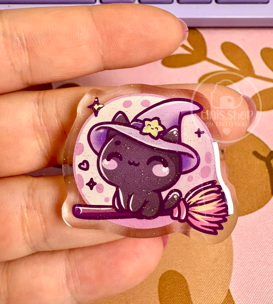 Katze auf Besen - Acrylic Pin