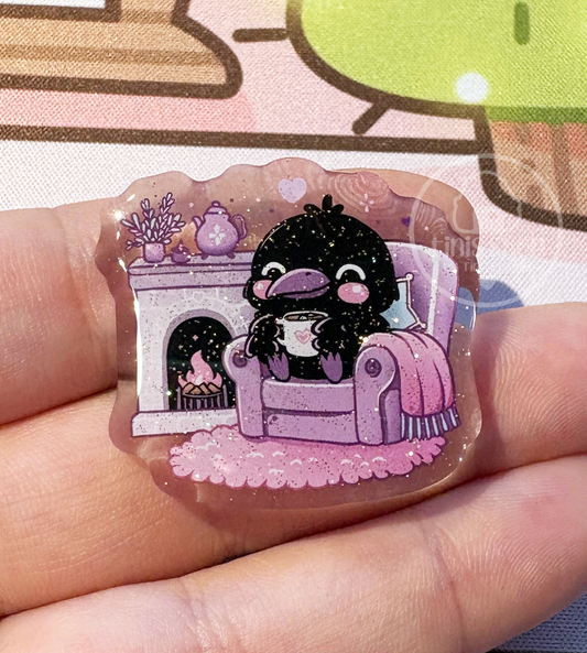 Rabe Rudi im Sessel - Acrylic Pin