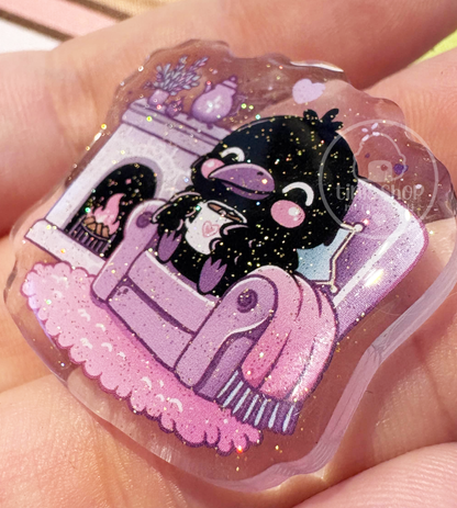 Rabe Rudi im Sessel - Acrylic Pin