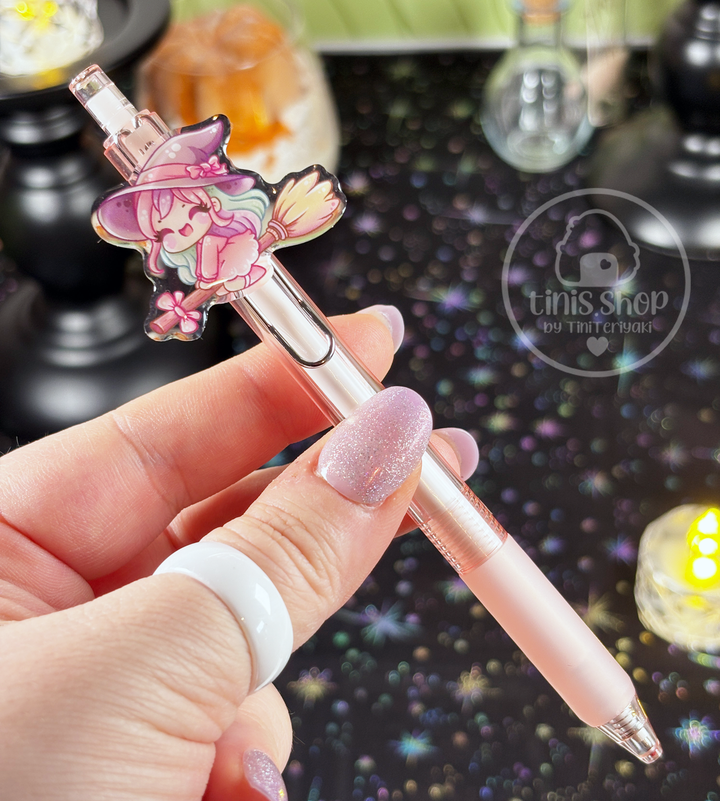 Hexe auf Besen - Stift rosa